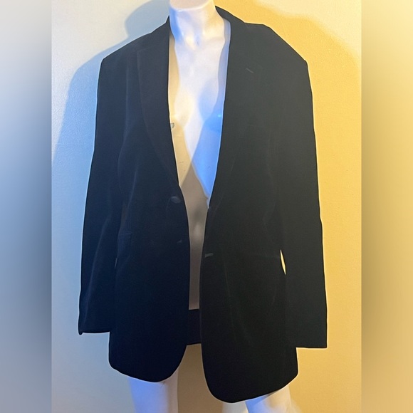 FAVOURBROOK LONDON Make An Offer Velvet Blazer. The velvet is amazingly thick. - Picture 4 of 7